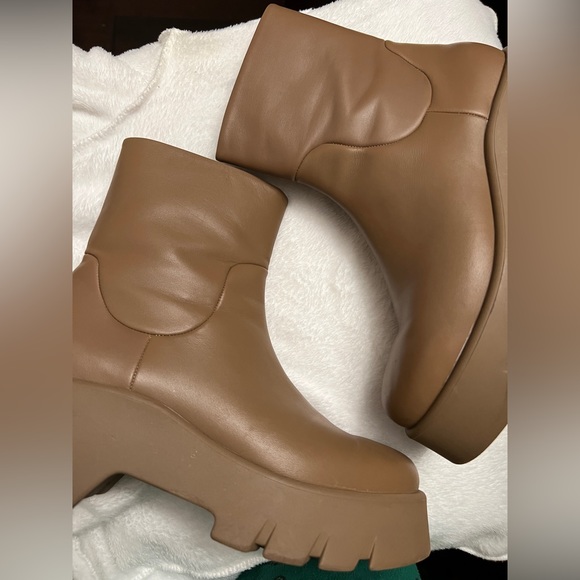 Gianvito Rossi Montey Glove Leather Lug-sole ankle boots Camel SZ 41EU/11US - Picture 4 of 13